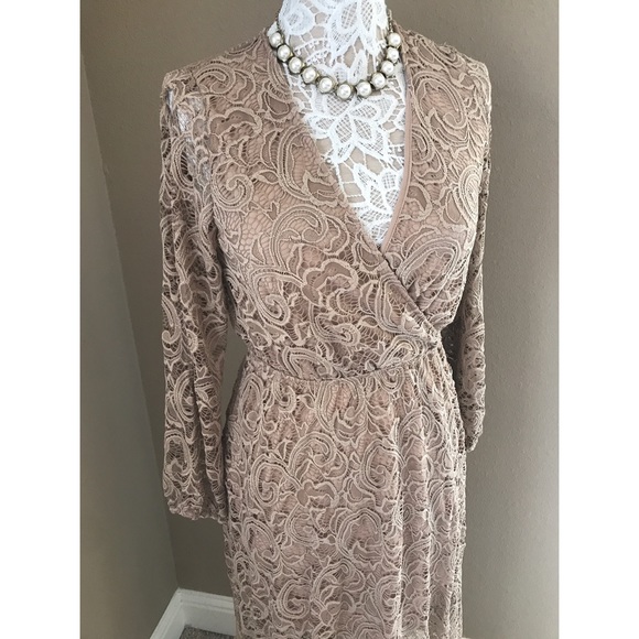Long sleeve Lace overlay maxi dress - Picture 4 of 5